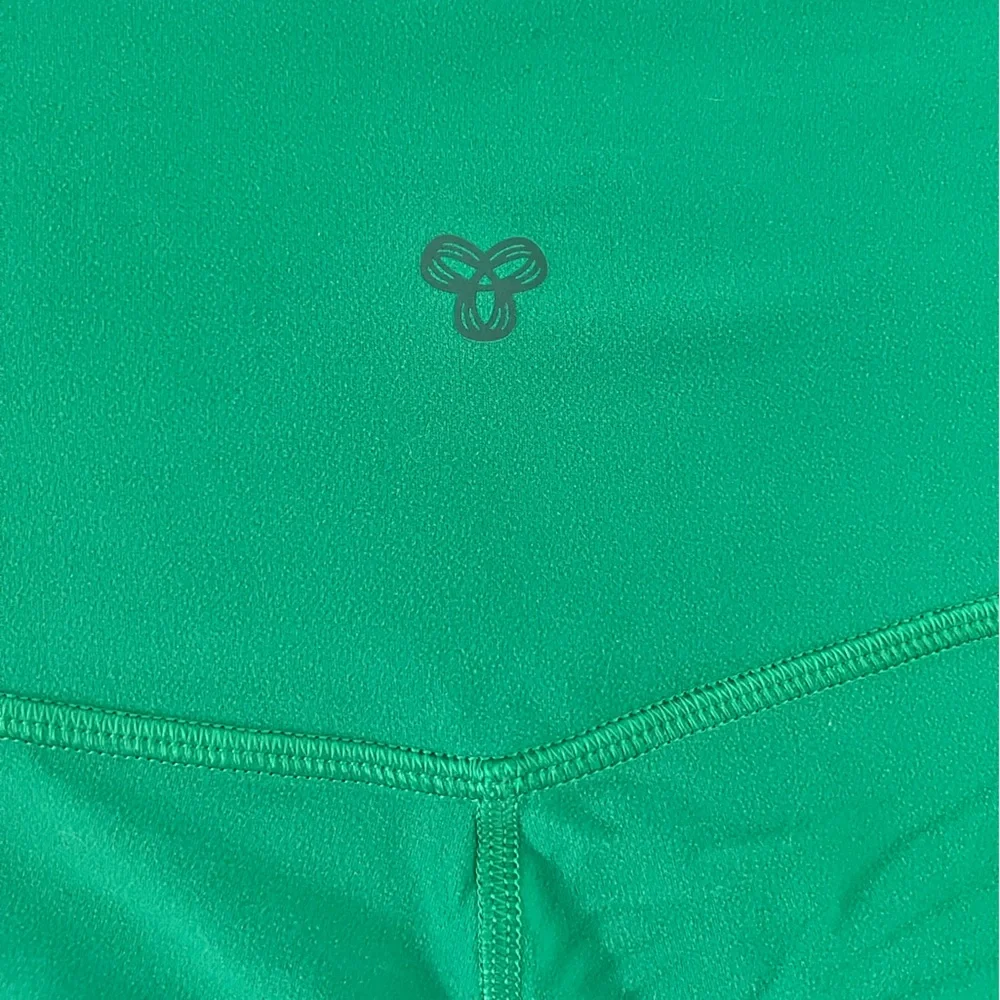 ARITZIA- Butter Cheeky Hi-Rise 3 inch Shorts - Picture 7 of 7